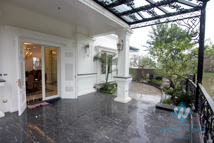 Luxurious villa for rent in Vinhomes riverside Long Bien